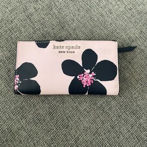 Light pink Kate Spade wallet with navy blue followers